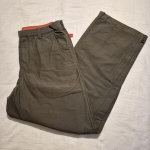 Gap men's size 30 x 30 dark green hiking style pants, 5 pockets, VGUC